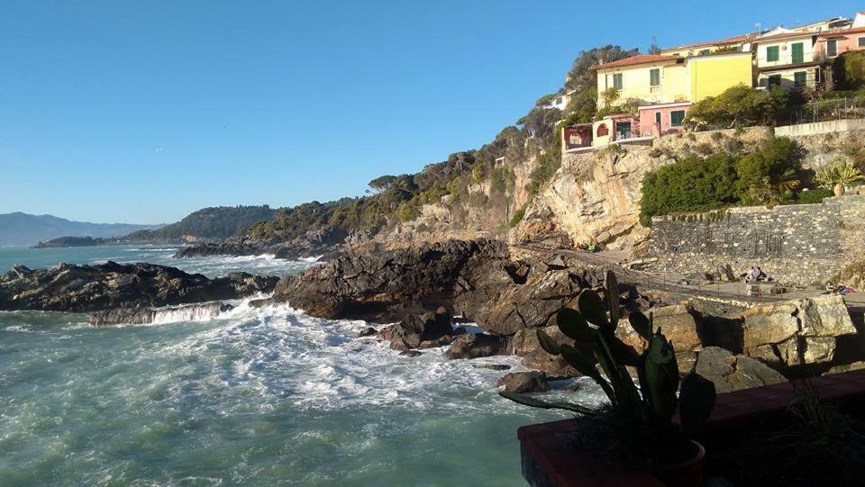 Il Melograno B&B With Private Bathrooms Aulla Exterior foto